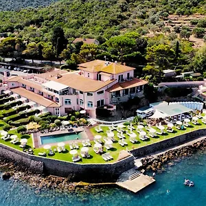 Domizia Hotell